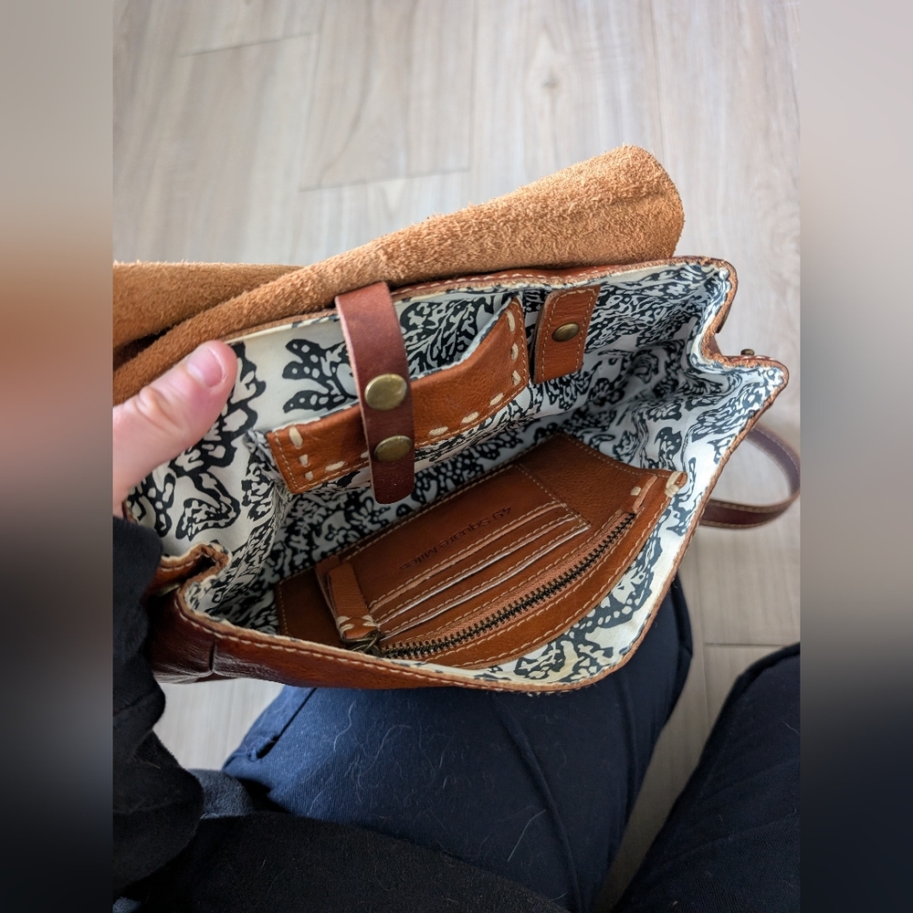 49 Square Miles Leather Crossbody Bag - Picture 4 of 5